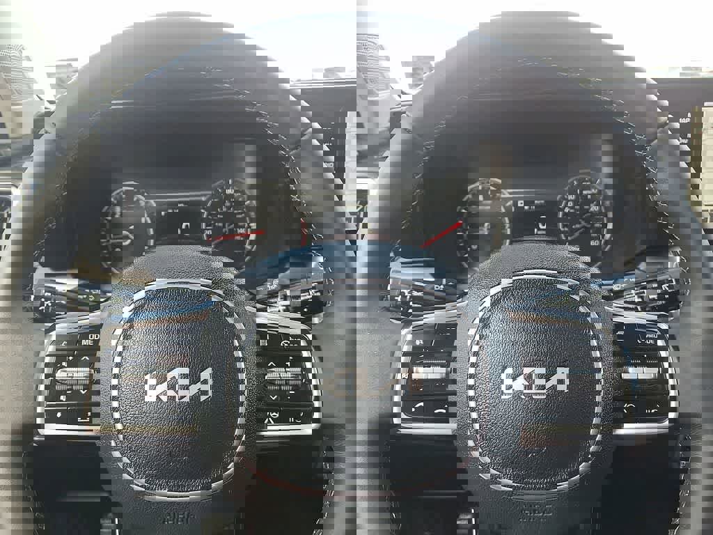 Used 2023 Kia Sorento S w/ Panoramic Sunroof Package image 16