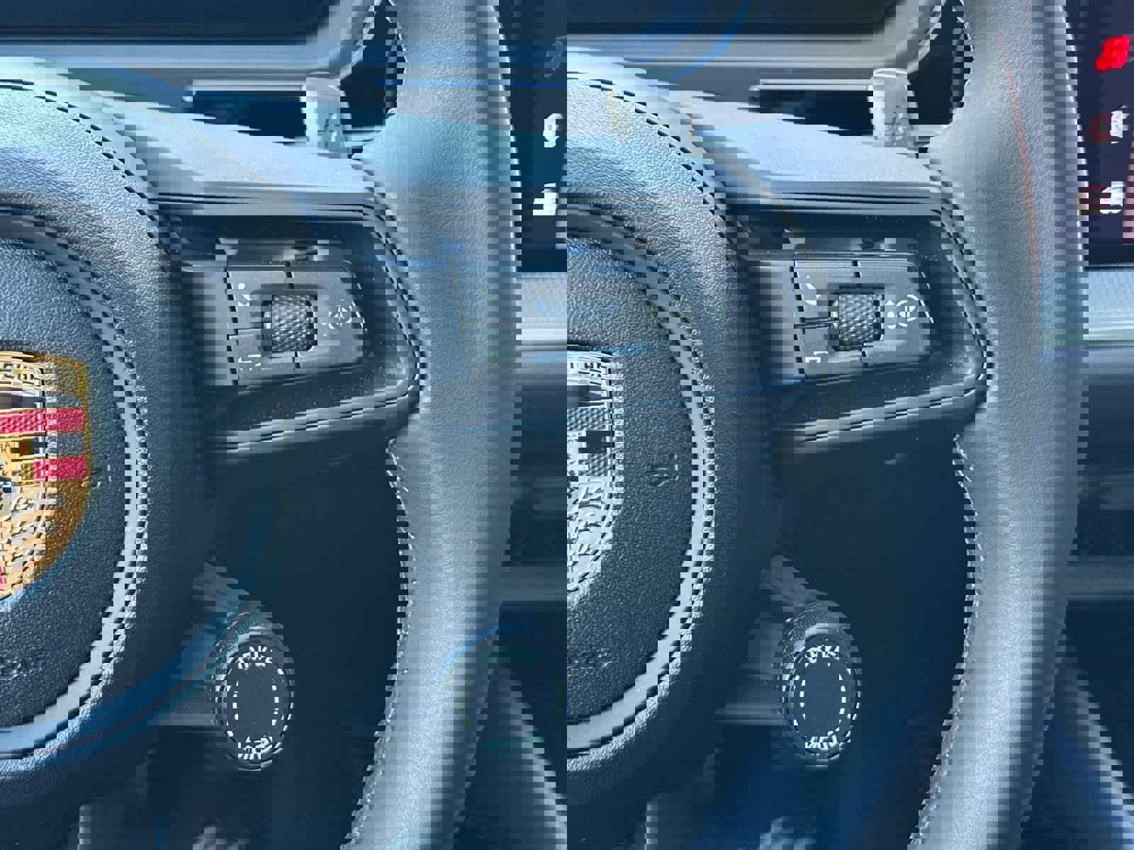 Certified 2025 Porsche Cayenne image 29