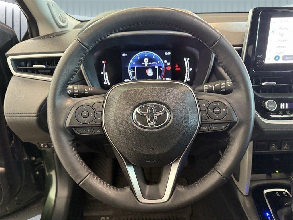 Used 2024 Toyota Corolla Cross XLE image 10