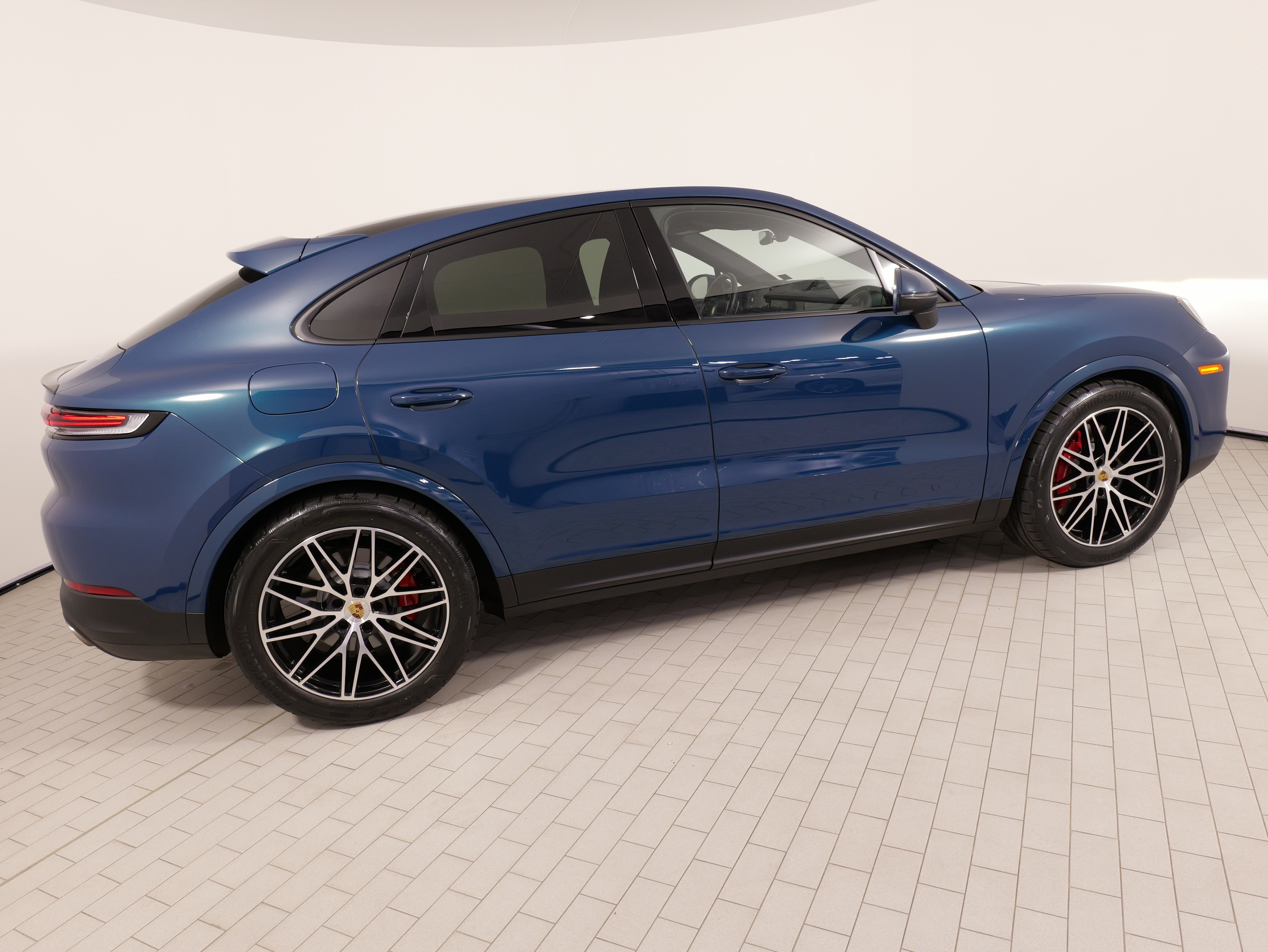 Used 2024 Porsche Cayenne S AWD/4WD image 9