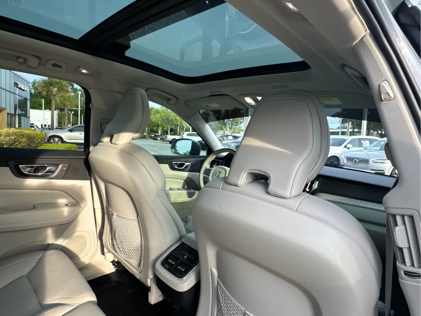 Used 2022 Volvo XC60 B5 Inscription w/ Protection Package Premier image 31