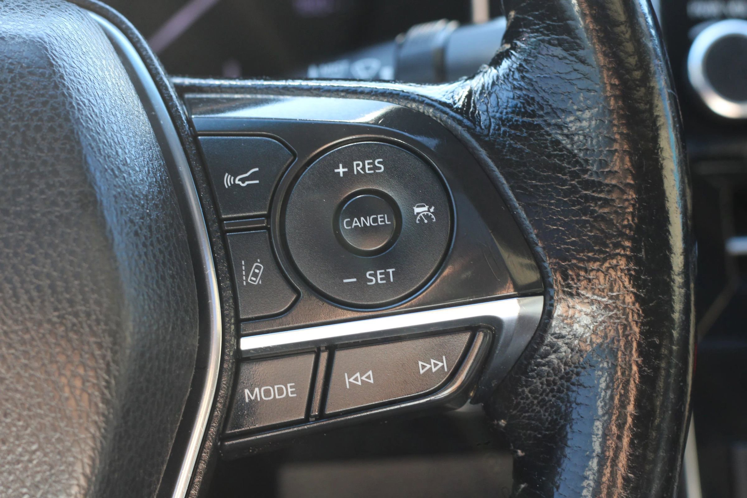 Used 2019 Toyota Avalon XLE w/ Moonroof Package FWD image 17