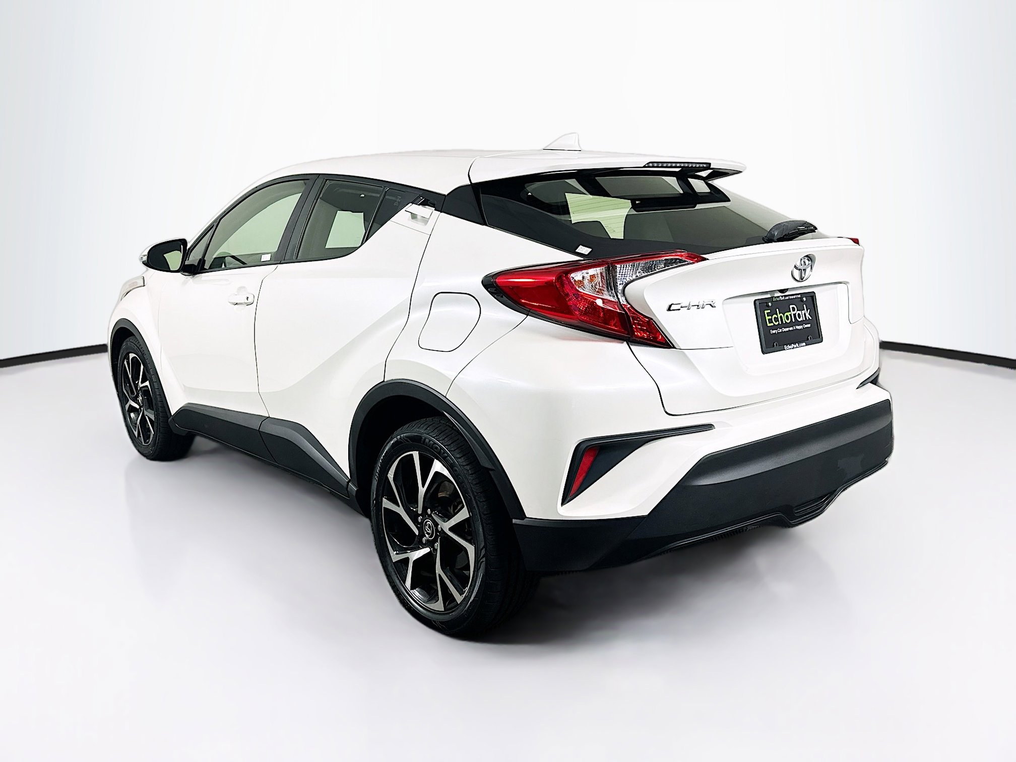 Used 2018 Toyota C-HR XLE FWD image 5