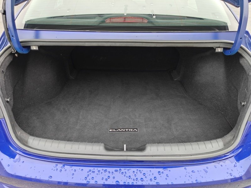 Used 2022 Hyundai Elantra SEL w/ Cargo Package image 15