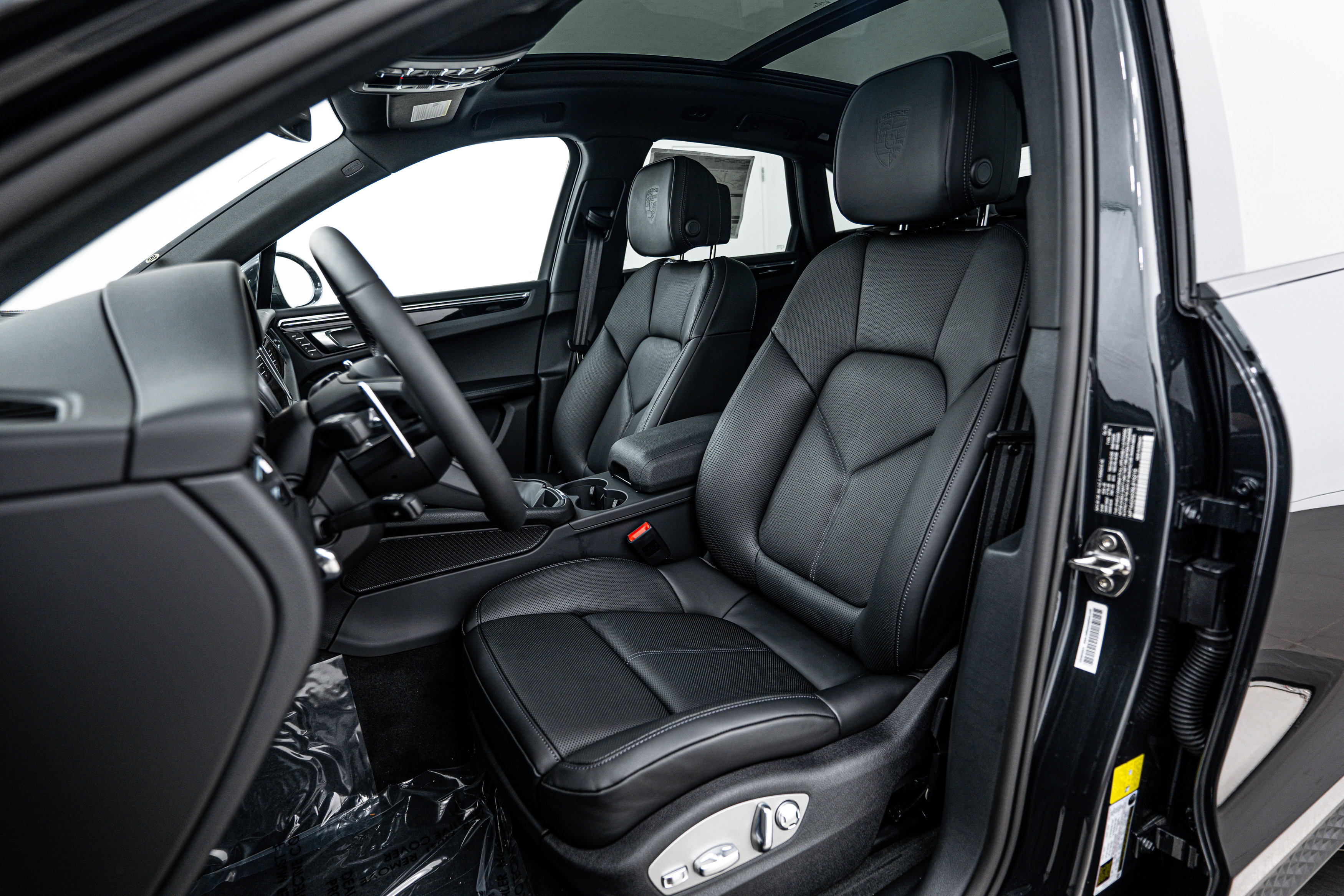 New 2025 Porsche Macan image 5