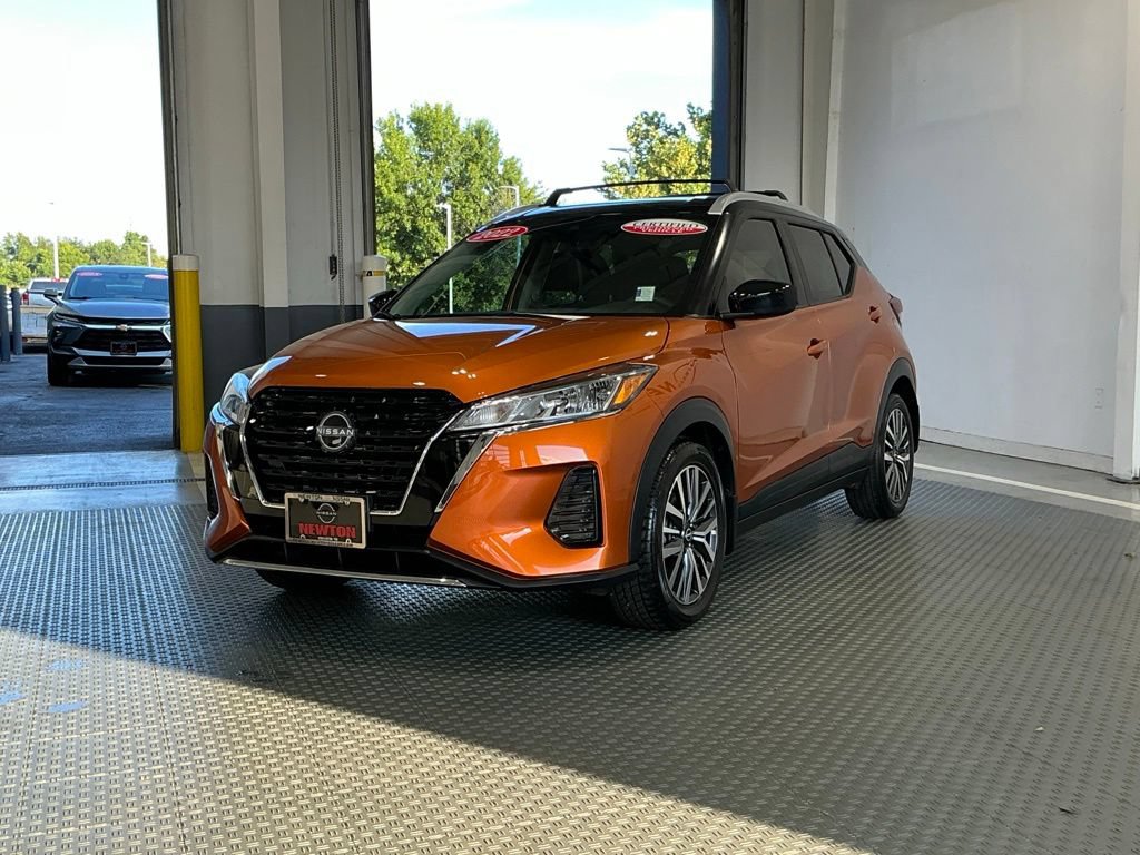 Used 2022 Nissan Kicks SV w/ Exterior Package FWD image 2