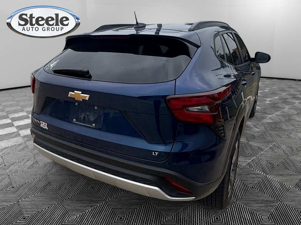 Used 2024 Chevrolet Trax LT FWD image 16