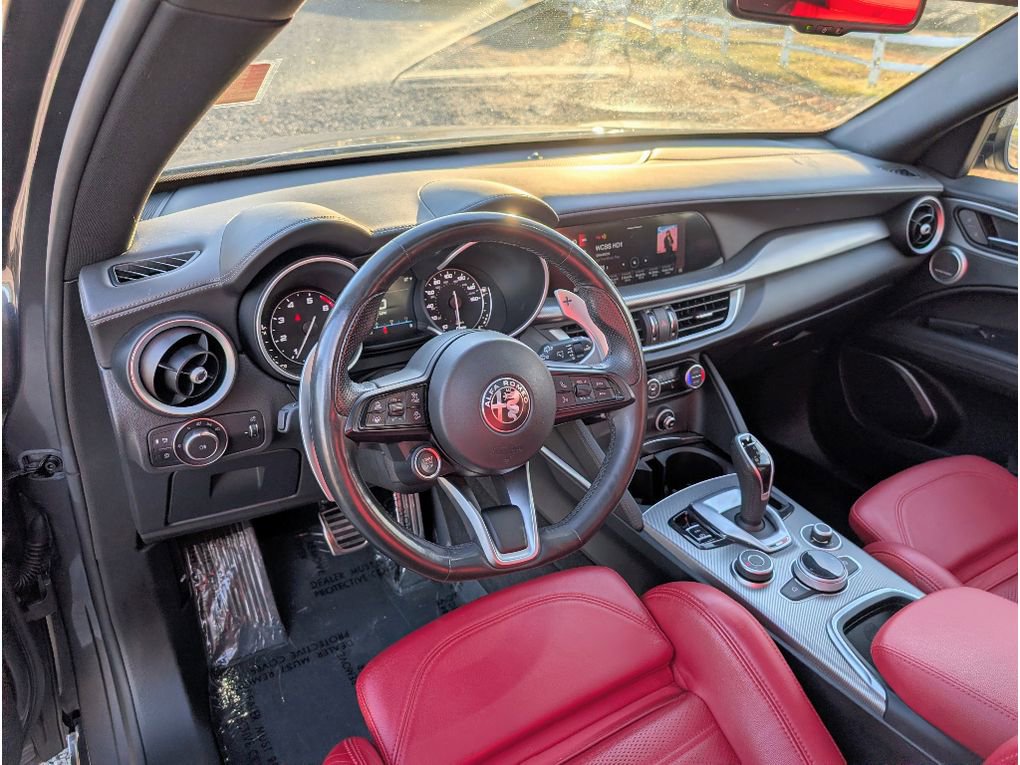 Used 2022 Alfa Romeo Stelvio Veloce image 18