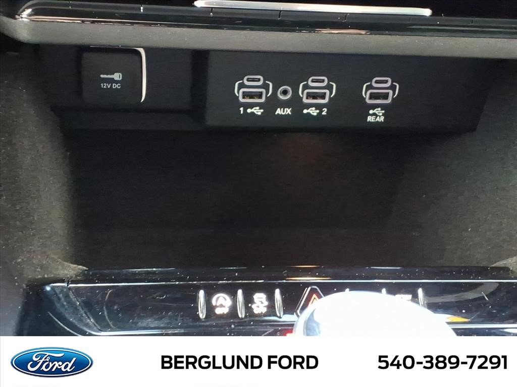 Used 2023 Jeep Wagoneer 4WD w/ Premium Group I image 31