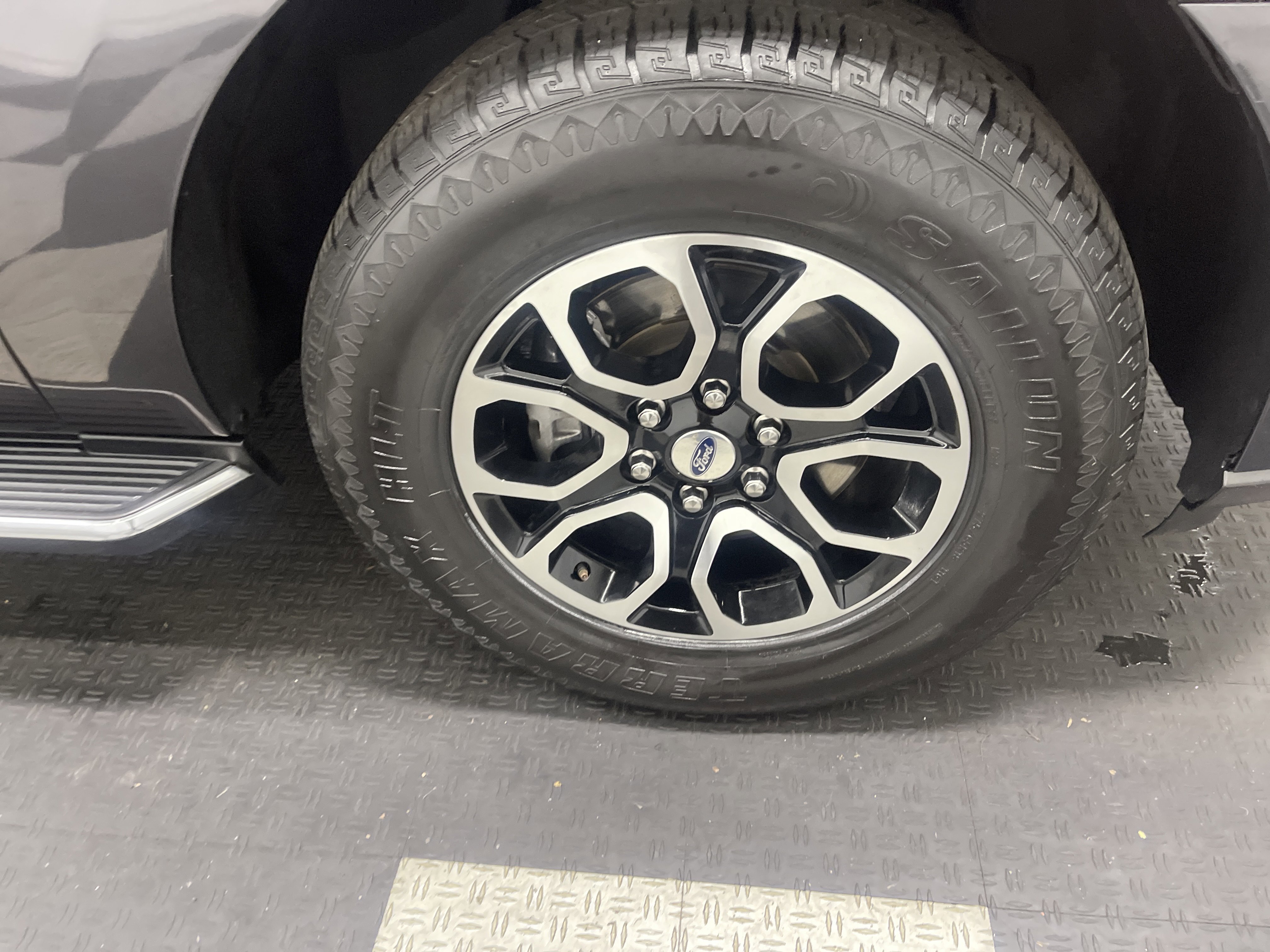 Used 2023 Ford Expedition Max XLT image 28