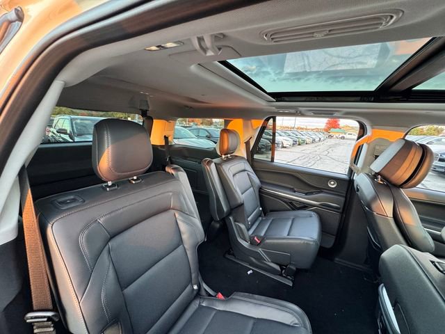 New 2025 Lincoln Navigator Reserve image 12