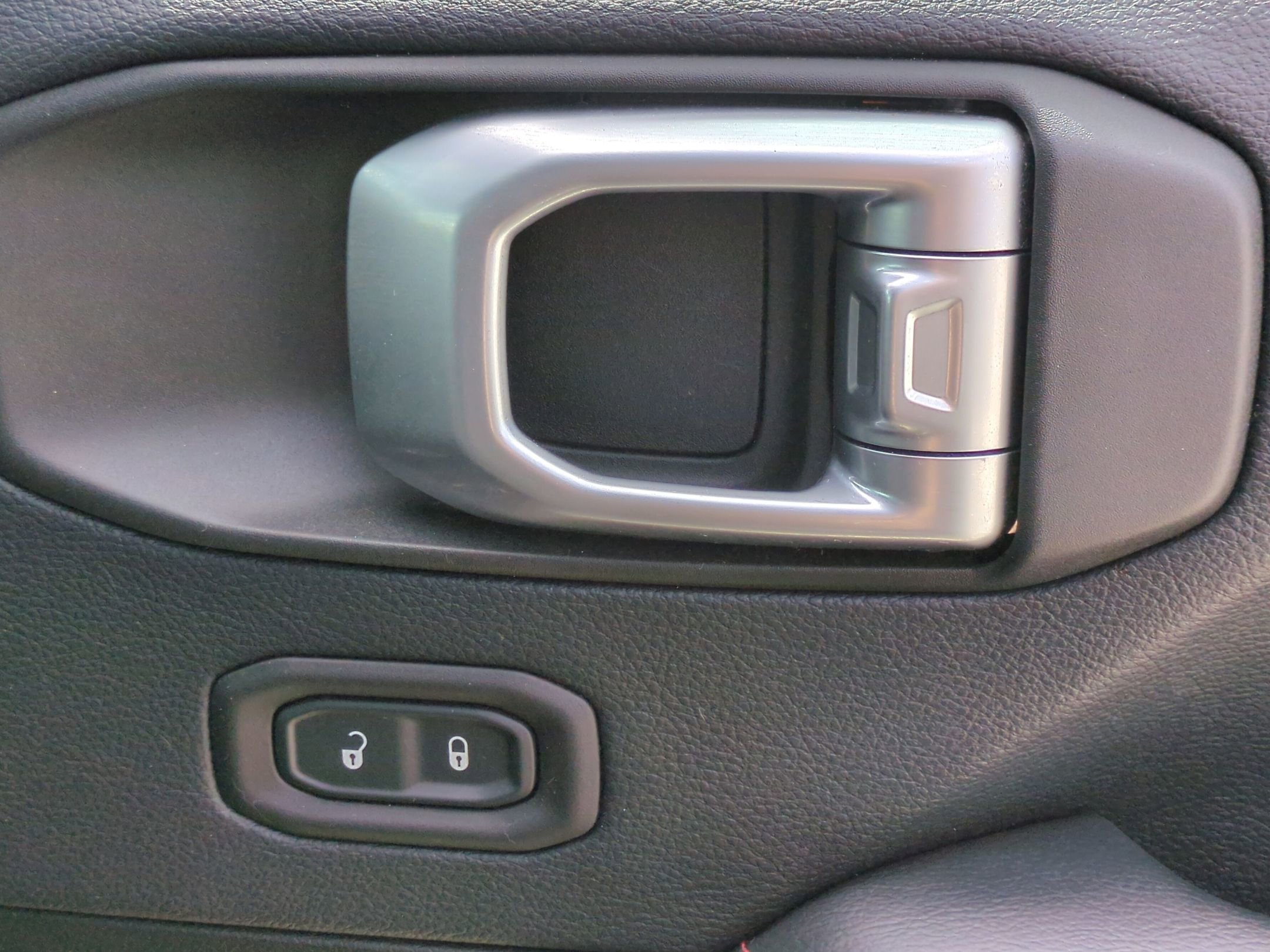 Used 2019 Jeep Wrangler Unlimited Rubicon w/ Dual Top Group image 39