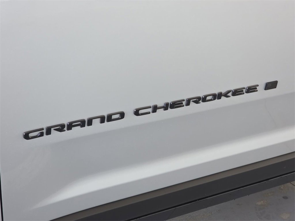 New 2025 Jeep Grand Cherokee L Altitude image 31