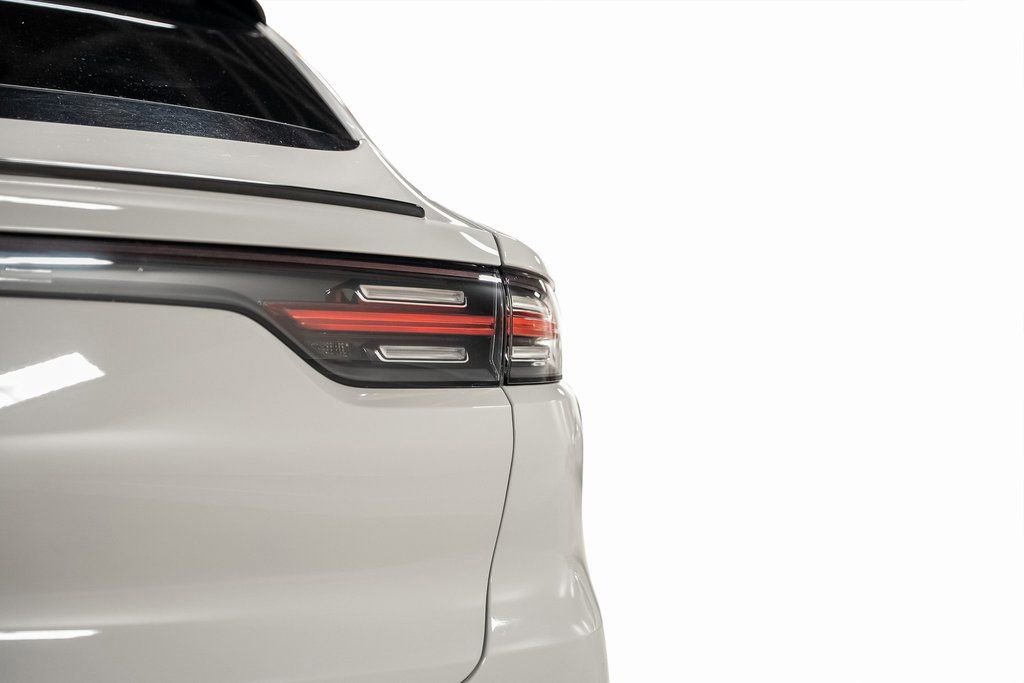 Used 2023 Porsche Cayenne Platinum Edition AWD/4WD image 22