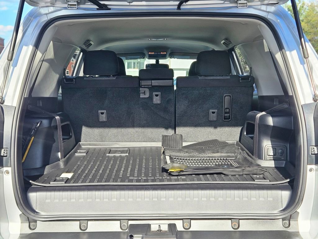 Used 2019 Toyota 4Runner SR5 AWD/4WD image 33