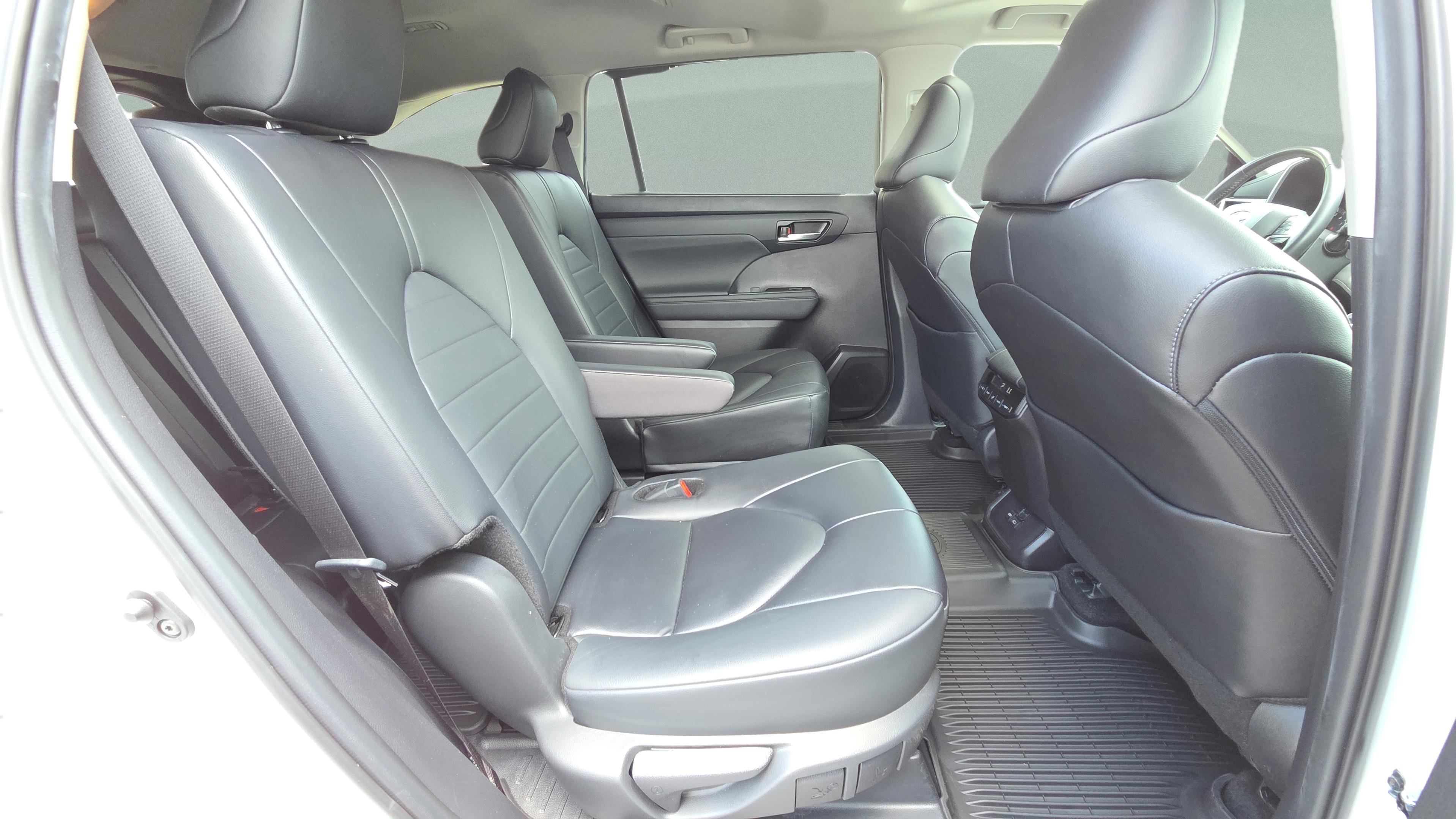 Certified 2024 Toyota Highlander XLE FWD image 17