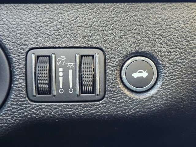 Used 2022 Dodge Challenger SXT RWD image 39