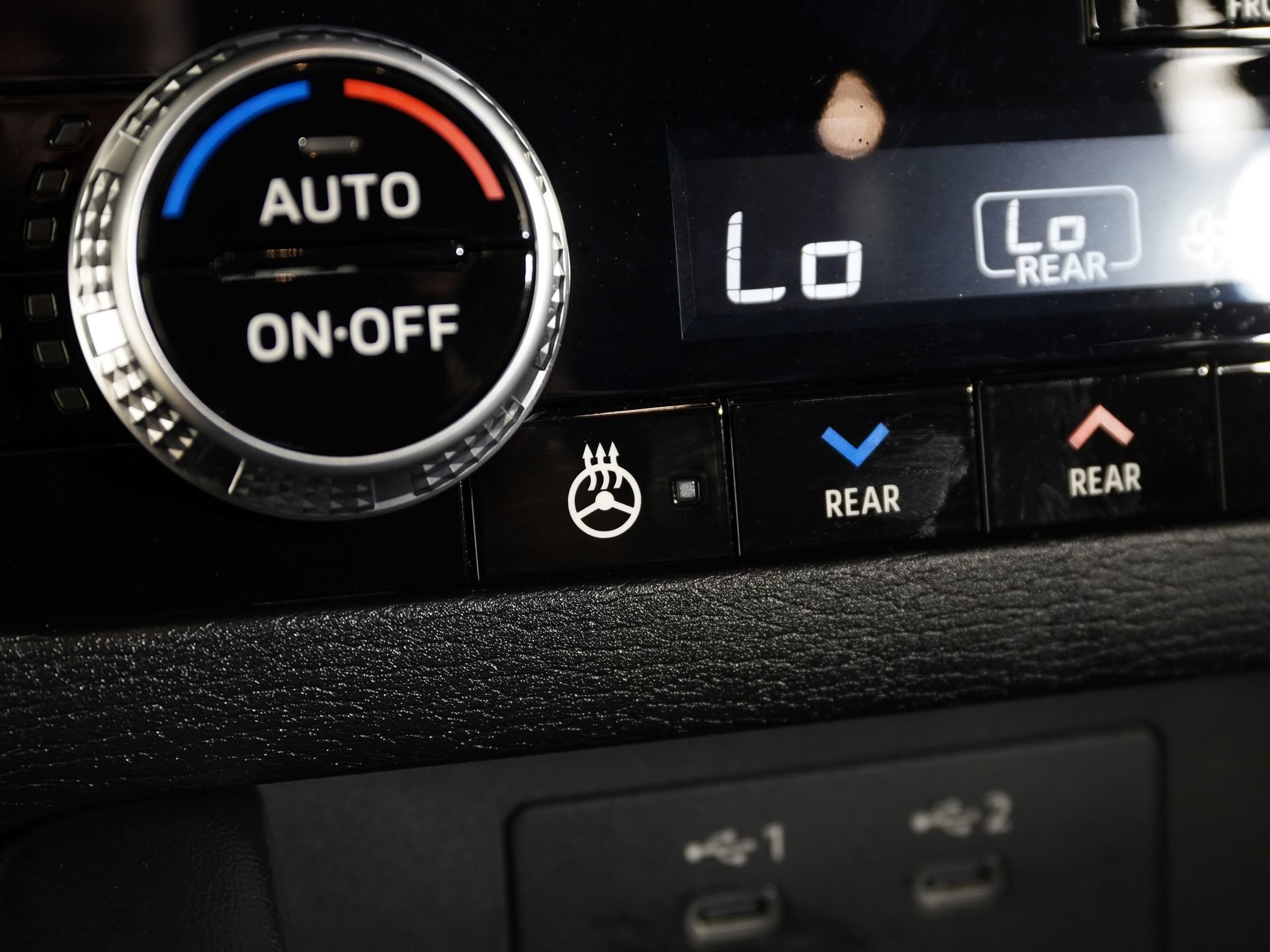 New 2026 Mitsubishi Outlander SEL Black Edition FWD image 11