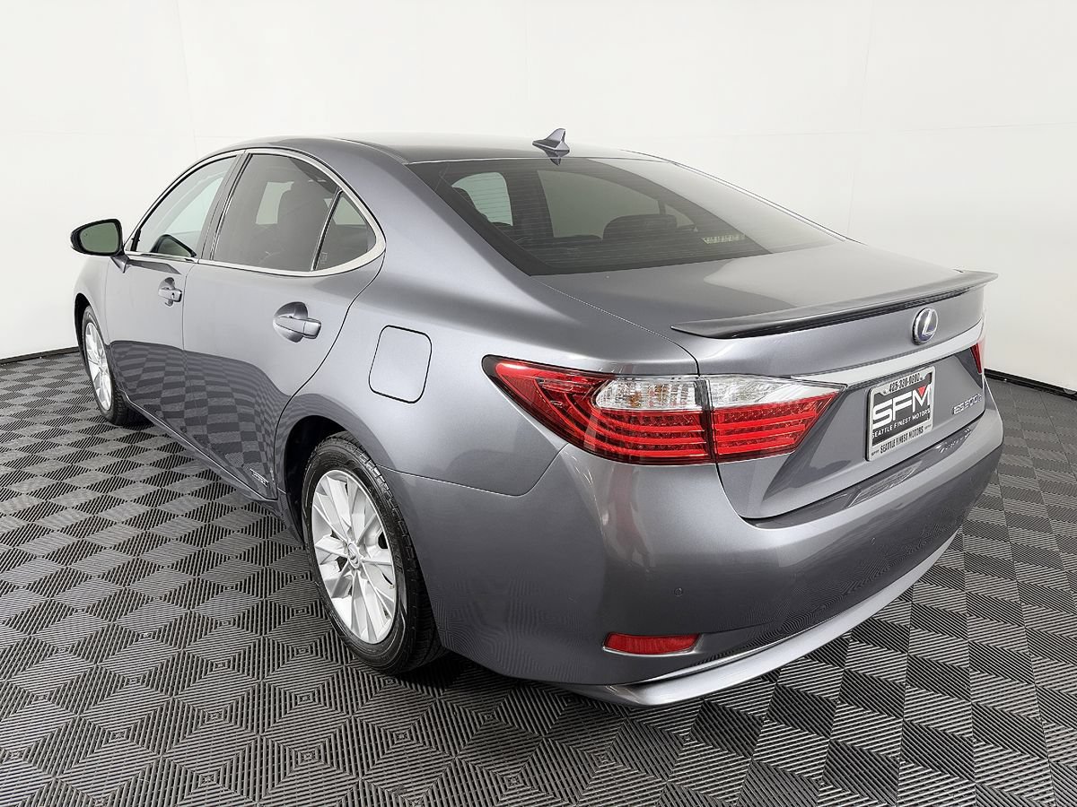 Used 2014 Lexus ES 300h w/ Luxury Package w/Bamboo Trim FWD image 16