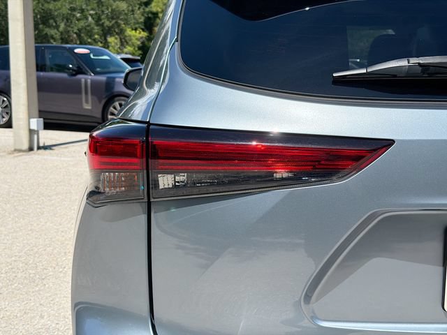 Used 2021 Toyota Highlander XLE FWD image 10