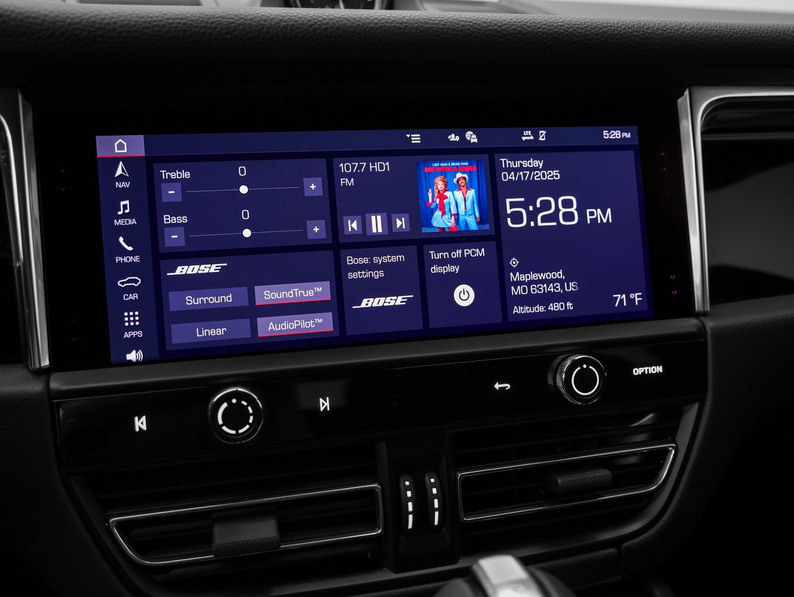 Certified 2025 Porsche Macan image 33