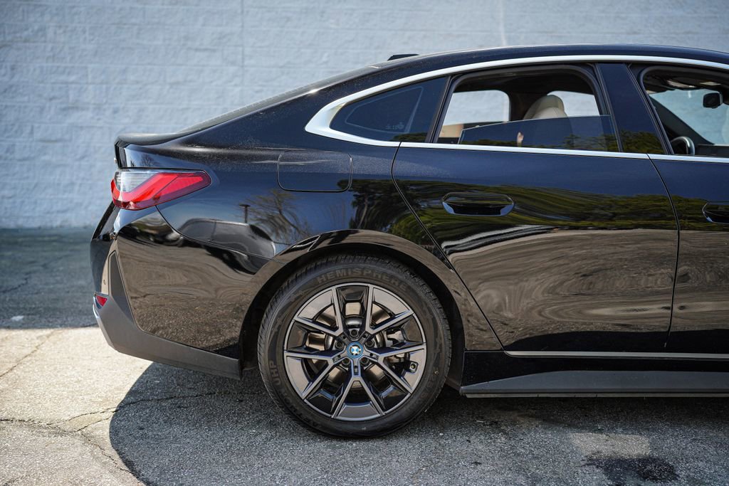 Used 2023 BMW i4 eDrive40 image 16