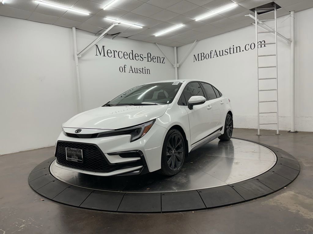 Used 2025 Toyota Corolla SE image 3