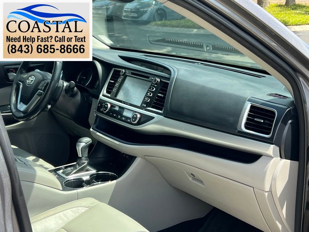 Used 2017 Toyota Highlander XLE FWD image 29
