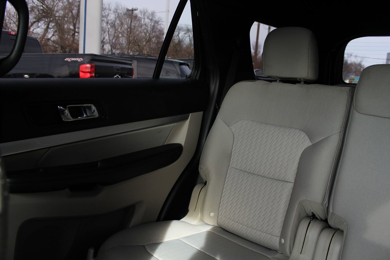 Used 2019 Ford Explorer 4WD w/ Class III Trailer Tow Package image 12