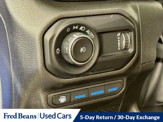 Used 2023 Jeep Wrangler Unlimited Sahara AWD/4WD image 18