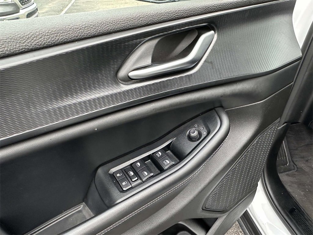 Certified 2023 Jeep Grand Cherokee L Laredo image 17