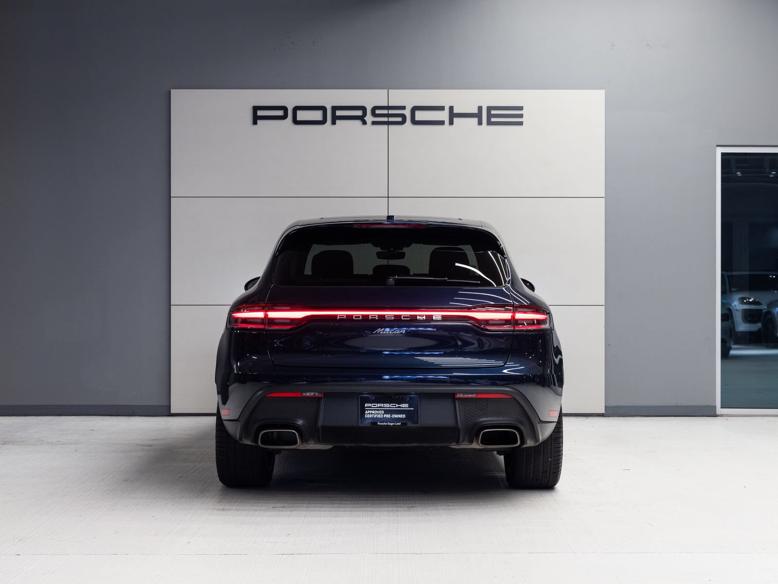 Certified 2023 Porsche Macan AWD/4WD image 6