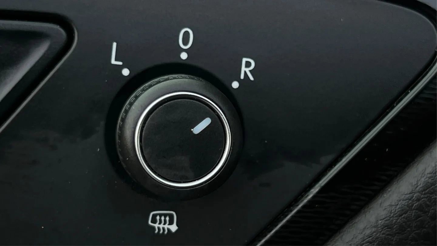 Used 2017 Volkswagen GTI SE FWD image 42