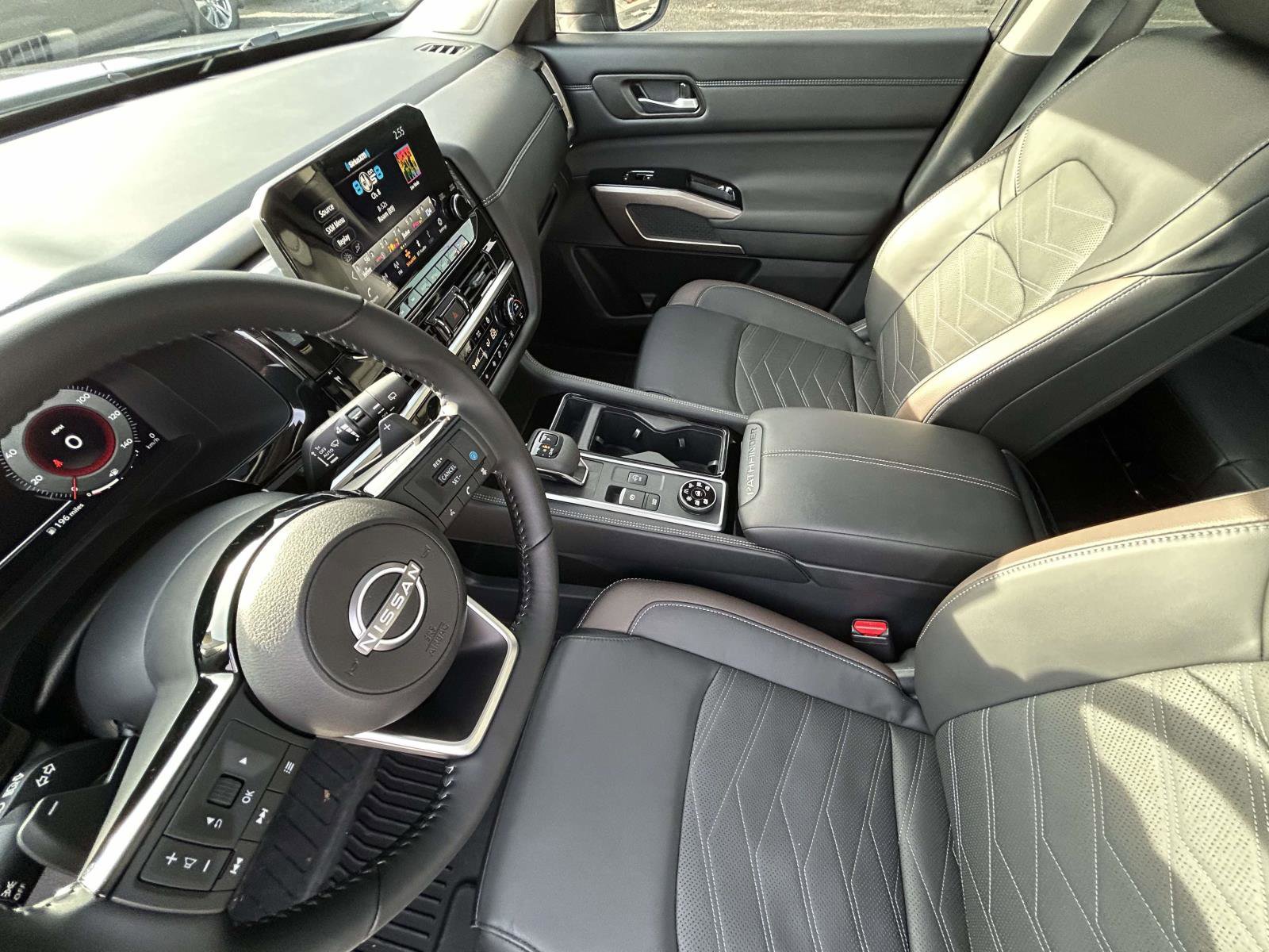 Used 2025 Nissan Pathfinder Platinum w/ Cargo Package image 10