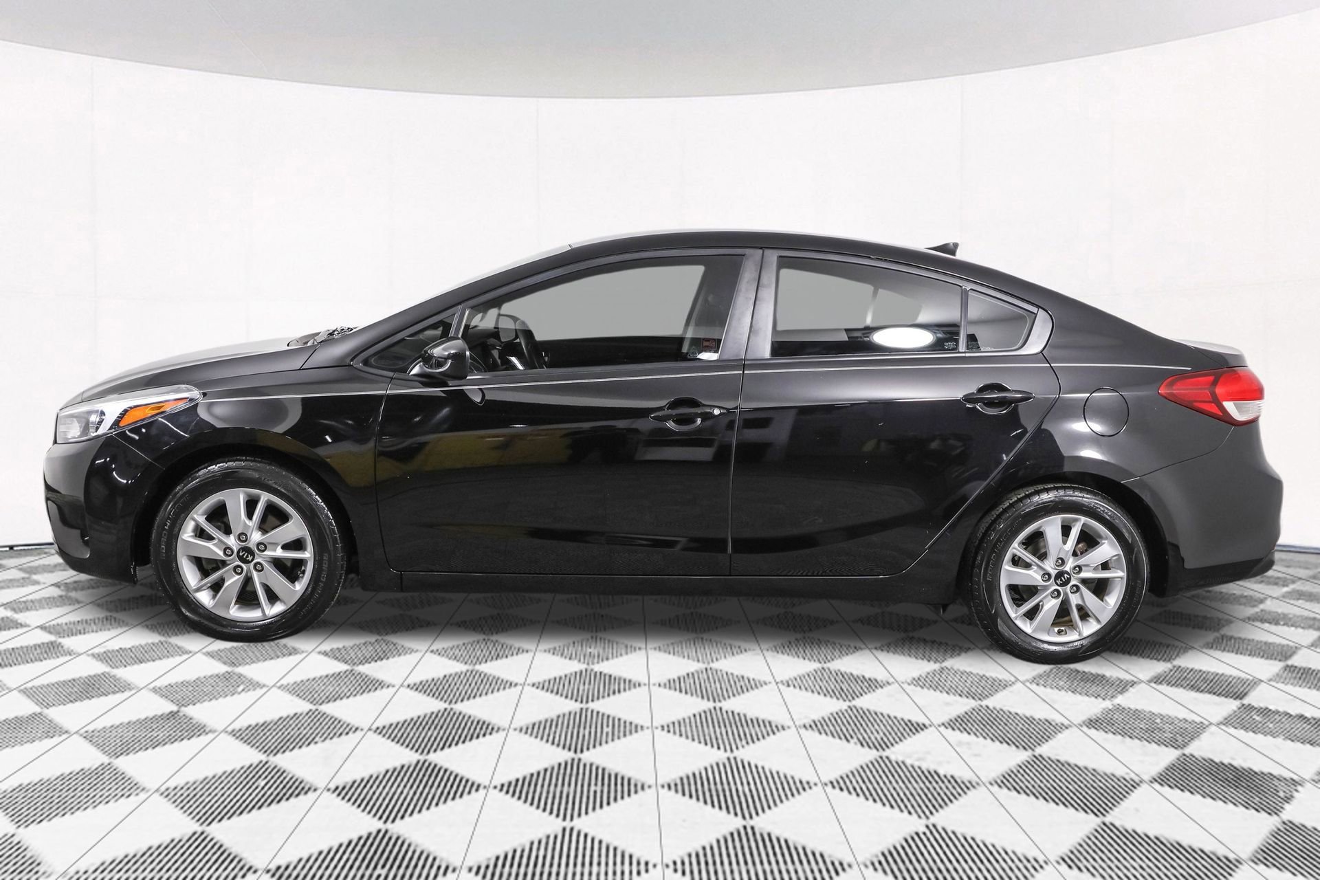 Used 2017 Kia Forte LX w/ LX Popular Package image 19