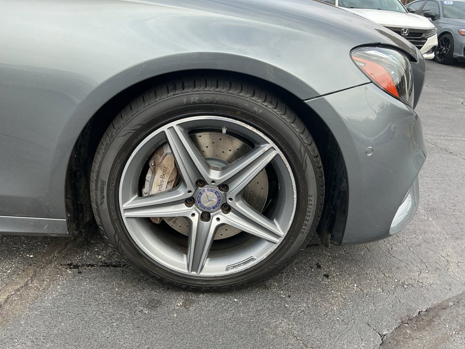 Used 2017 Mercedes-Benz E 300 4MATIC image 29