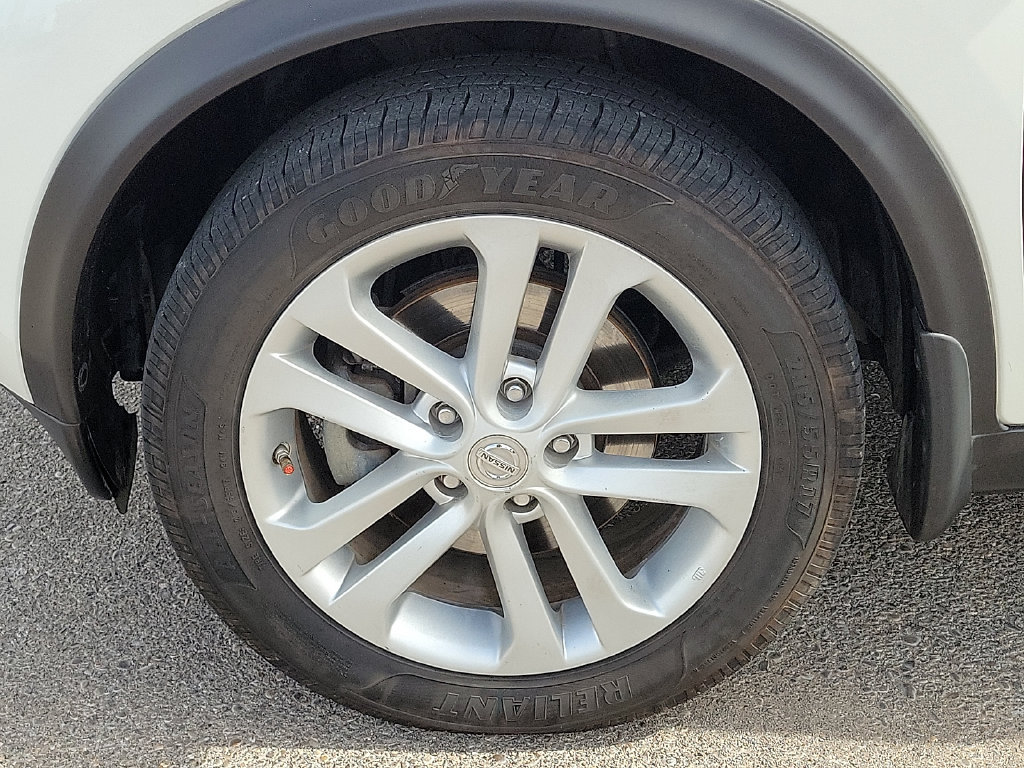 Used 2013 Nissan Juke SL FWD image 17