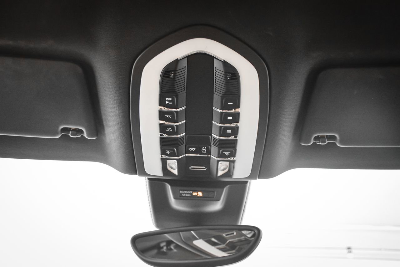 Certified 2018 Porsche Macan image 19