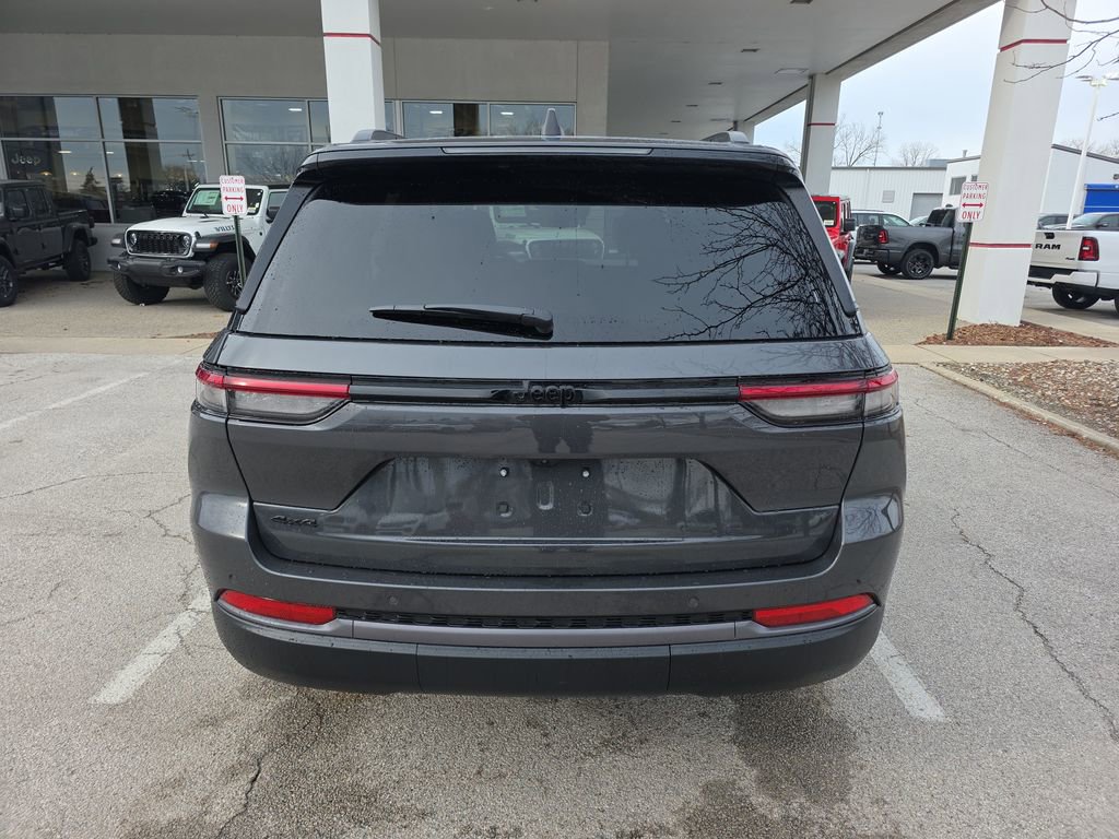 New 2026 Jeep Grand Cherokee Altitude image 5