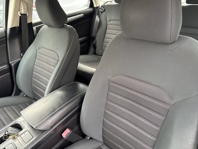 Used 2020 Ford Fusion SE FWD image 13