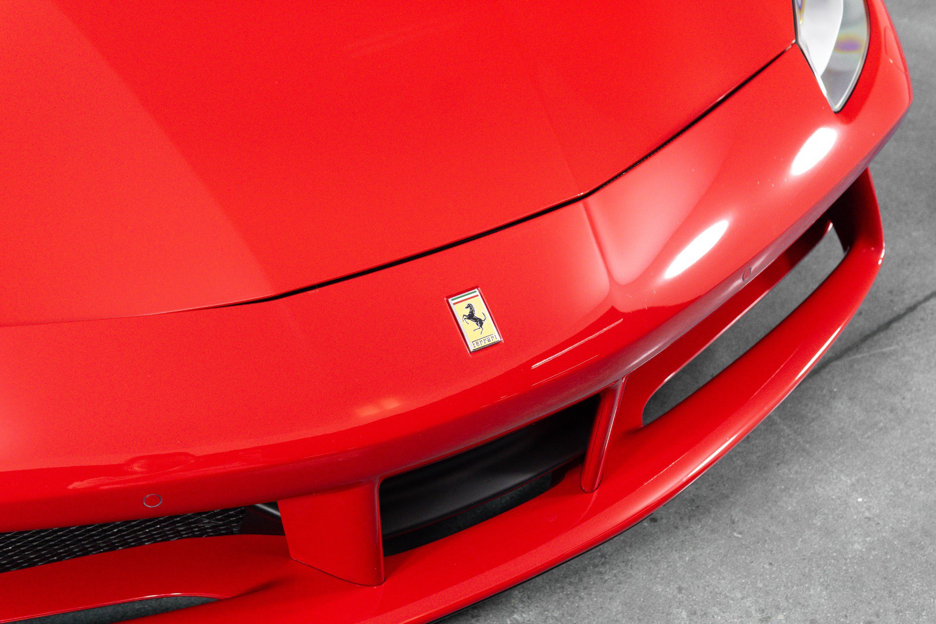 Used 2017 Ferrari 488 GTB RWD image 13