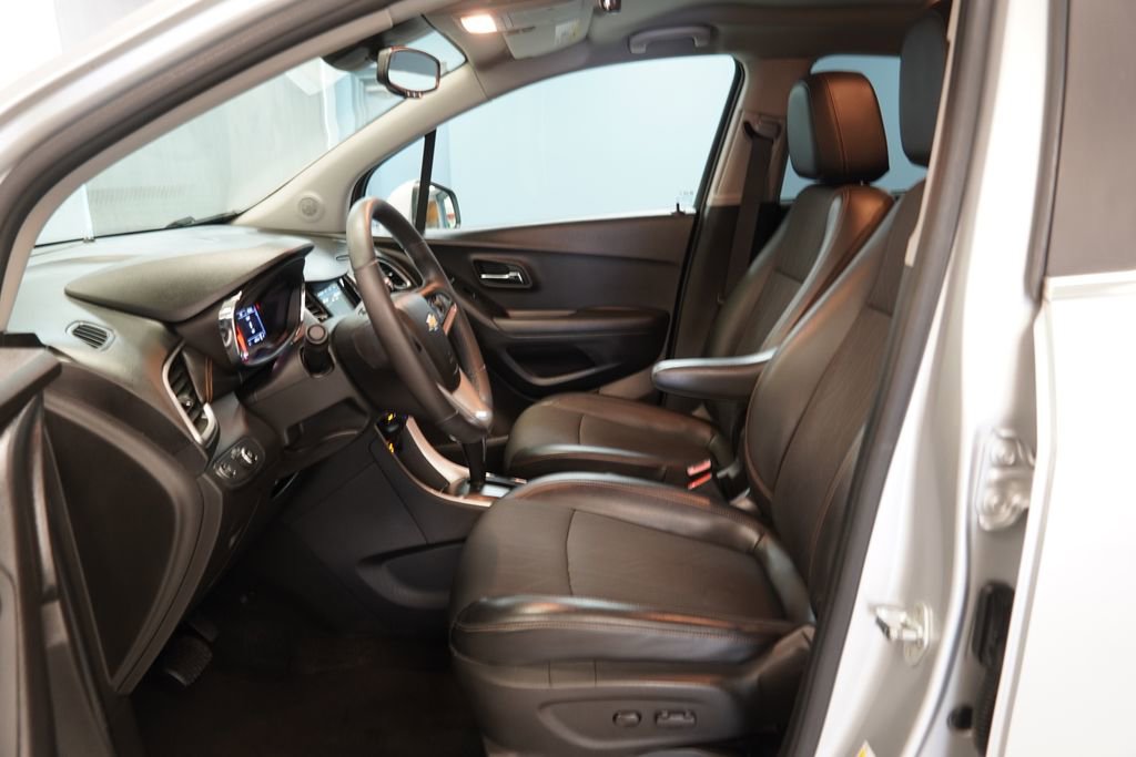 Used 2019 Chevrolet Trax LT w/ LT Convenience Package image 5