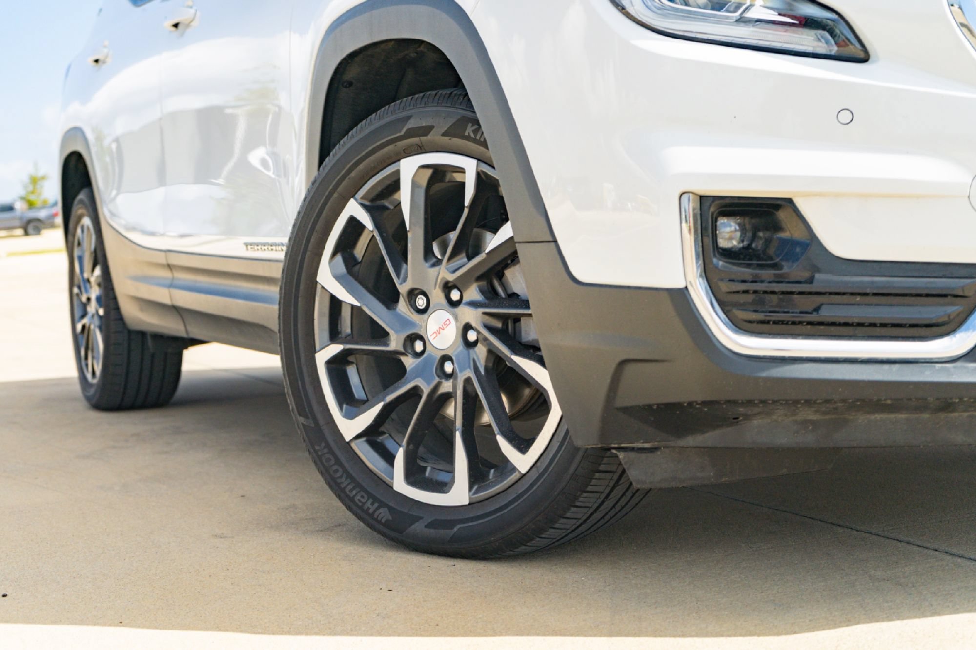 Used 2022 GMC Terrain SLT w/ Infotainment Package II AWD/4WD image 2