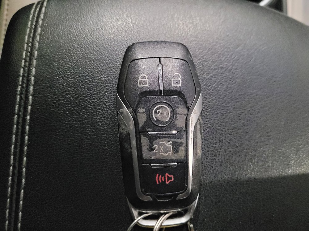 Used 2016 Ford Edge Titanium w/ Equipment Group 302A AWD/4WD image 32