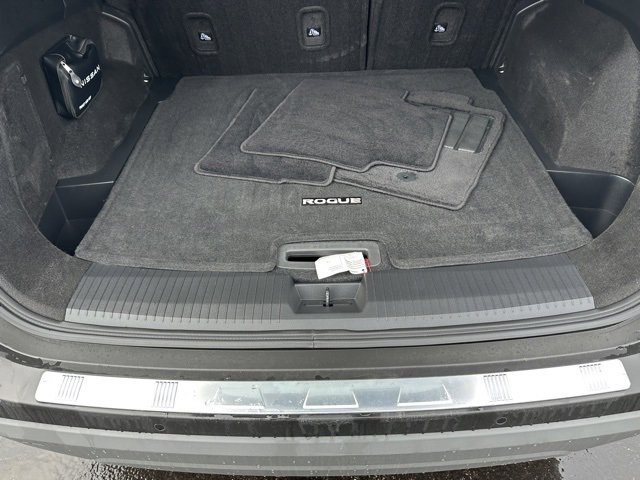 Certified 2023 Nissan Rogue SV image 18