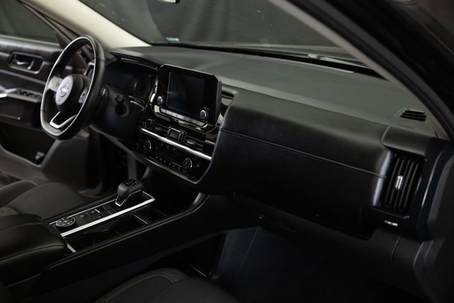 Used 2024 Nissan Pathfinder SV AWD/4WD image 19