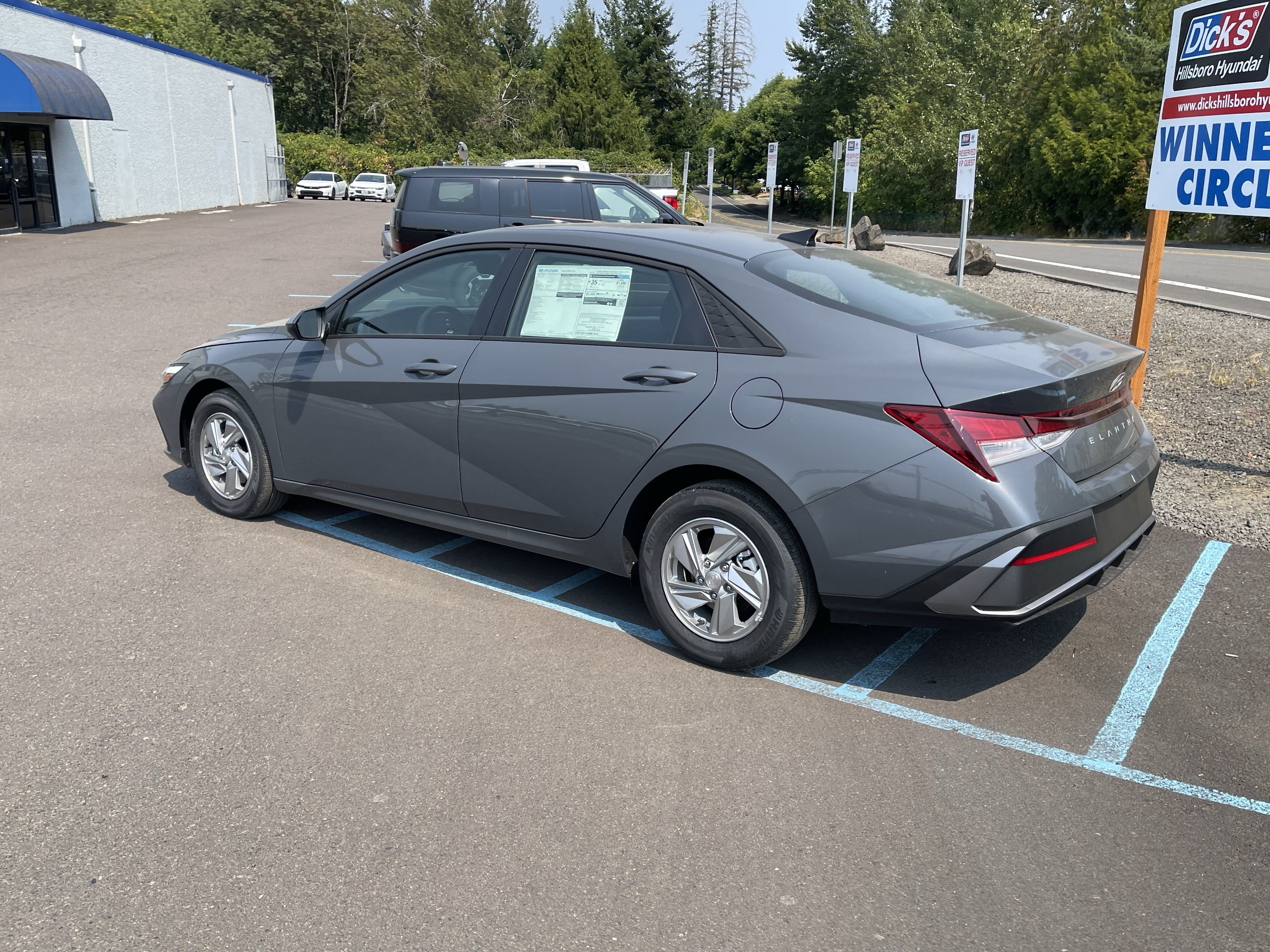 New 2026 Hyundai Elantra SE FWD image 3