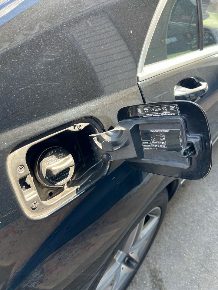 Used 2011 Mercedes-Benz S 550 4MATIC image 7