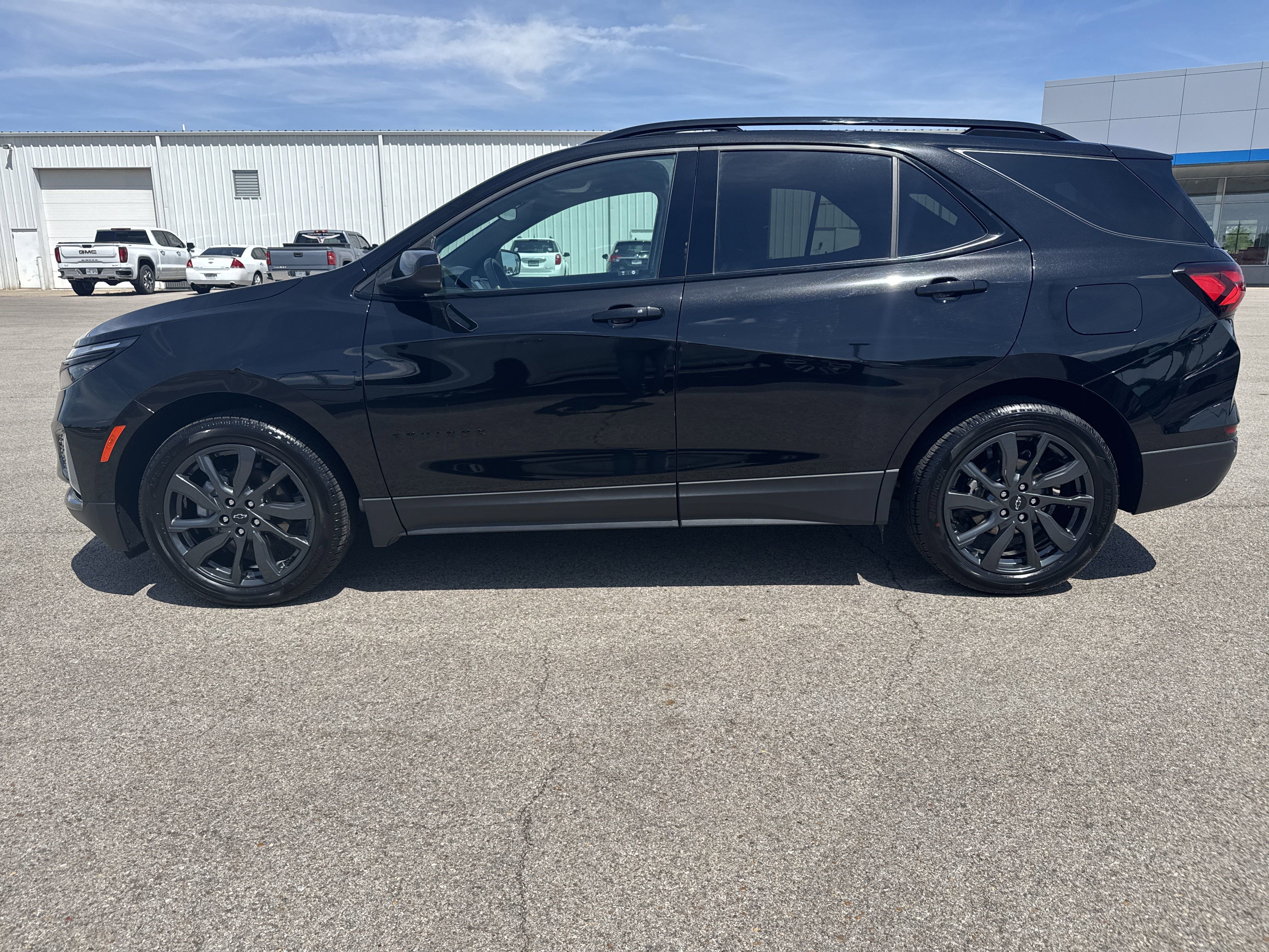 Used 2024 Chevrolet Equinox RS image 2