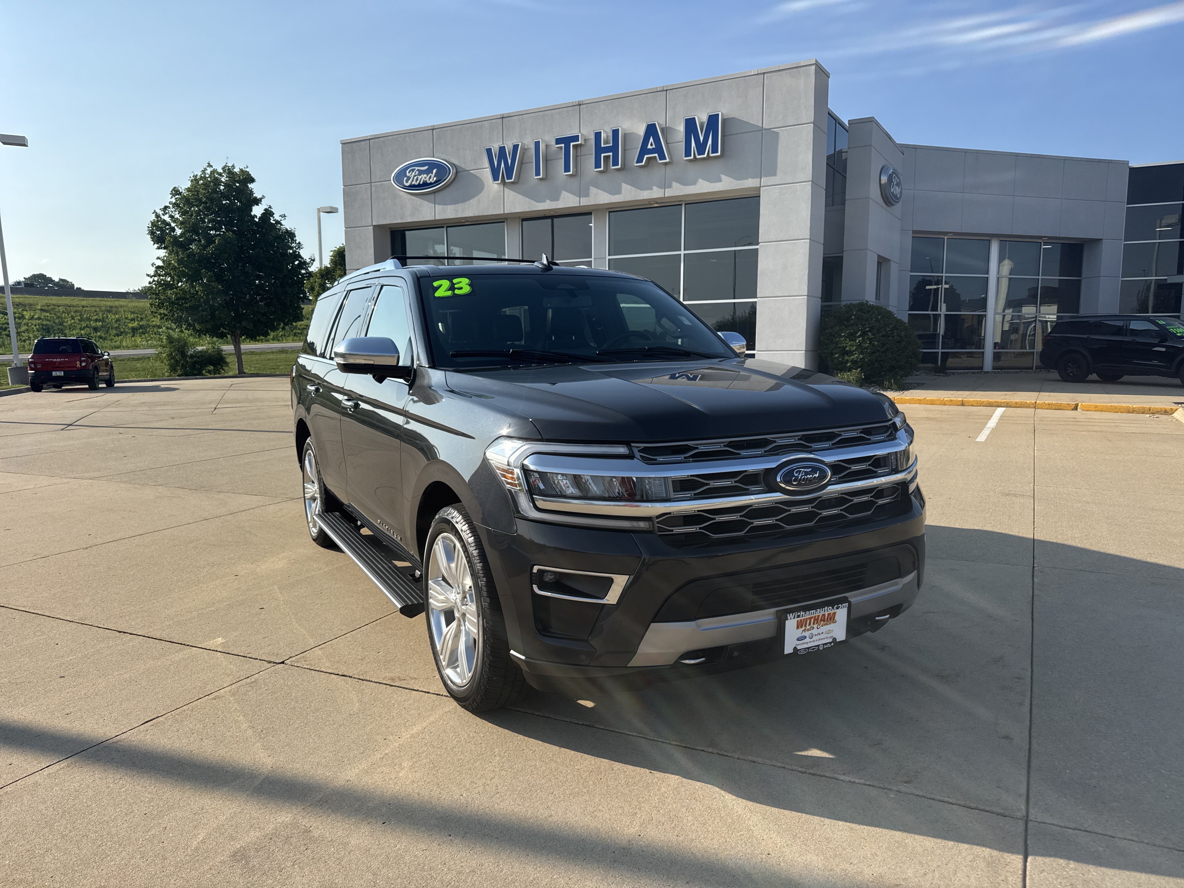 Used 2023 Ford Expedition Platinum AWD/4WD image 2